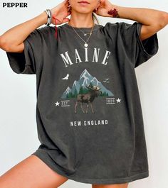 This Maine moose comfort colors shirt is super soft and cozy. Perfect to lounge around, run errands, or walk your dog. ABOUT THIS SHIRT   ∙ Shirt is UNISEX and runs slightly large for ladies (For a relaxed fit, I suggest your usual size. For an oversized fit, I suggest sizing up 1 to 2 sizes.) ∙ 100% ring spun medium-weight cotton (soft-washed and garment-dyed) ∙ Colors may vary based on your monitor/screen display or lighting CARE INSTRUCTIONS ∙ Machine wash inside out in cold water ∙ Tumble dr Christmas Graphic Tees, Bird Shirt, Free Bird, Christmas Graphic, Retro Stil, Jane Austen, Trending Now, Diwali, Comfort Colors