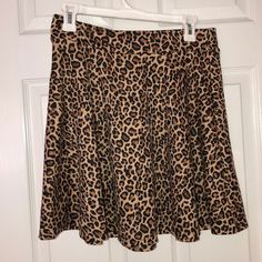 Stretchy Size M Never Worn Leopard Print Stretch Mini Skirt, Trendy Leopard Print Lined Skirt, Leopard Print Mini Skirt For Fall, Stretch Mini Skirt In Leopard Print, Stretch Leopard Print Mini Skirt, Stretch Leopard Print Skirt, Stretch Leopard Print Lined Skirt, Trendy Stretch Leopard Print Skirt, Casual Stretch Leopard Print Skirt