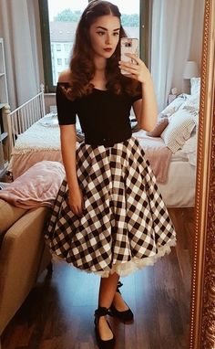 1950s Outfit Ideas, 50s Inspired Outfits, Roll Dress, 50s Outfits, Pin Up Outfits, Mode Boho, Elegante Casual