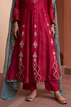 Magenta anarkali with stripe woven motifs and thread, sequin embroidery in floral pattern. Paired with pearl tassel embellished pant and dupatta. - Aza Fashions Magenta Anarkali, Kurti Style, Embroidered Anarkali, Round Flower, Sequin Embroidery, Sequins Embroidery, Set For Women, Embroidery Thread, Anarkali