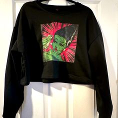 Very Cute Brand New Cropped Black Sweatshirt With Miss Frankenstein Taking A Selfie Bright Colors! Black Pop Culture Sweatshirt For Fall, Black Pop Culture Long Sleeve Sweatshirt, Black Long Sleeve Pop Culture Sweatshirt, Pop Culture Screen Print Tops For Fall, Black Halloween Sweatshirt For Alternative Fashion, Black Sweatshirt For Halloween Alternative Fashion, Halloween Long Sleeve Tops For Alternative Fashion, Edgy Black Halloween Sweatshirt, Black Long Sleeve Pop Culture Top