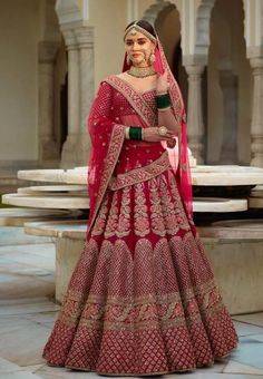 sabyasachi wedding lehenga Pink Bridal Lehenga, Orang India, Sari Lehenga, Sabyasachi Bridal, Gold Lehenga, Latest Bridal Lehenga, Sabyasachi Lehenga, Wedding Lehenga Designs, Indian Bride Outfits