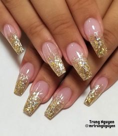 15 Nails, Stars Nails, Glitter Tip Nails, Almond Nail Art, Gold Acrylic Nails, Red Acrylic Nails, Gold Glitter Nails, Nails Glitter