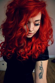 Blonde Vs Brunette, Red Hairstyles, Haircuts Ideas, Scene Girl, Red Curly Hair, Bold Hair Color, Bright Red Hair, Edgy Hair