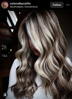 Hair Stules, Mama Hair, Hair Dye Tips, Blonde Highlights On Dark Hair, Brunette Hair With Highlights, Brown Hair With Blonde Highlights, Pretty Hair Color, Light Hair Color, Brown Blonde Hair