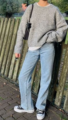 Basic Jeans Outfit Winter, Scandi Fall Style, Jeans Crewneck Outfit, Edgy Neutral Outfits, Basic Fall Outfits Casual, Copenhagen Style Fall 2024, Fall Jean Outfits Women, Winter Wardrobe 2024, Palazzo Pants Outfit Winter