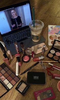 Vogue Beauty, روتين العناية بالبشرة, Make Up For Ever, Just Girl Things, Aesthetic Makeup, Just Girly Things, Makeup Skin Care, Beauty Secrets, Glow Up?