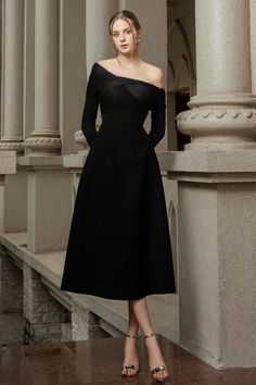 Chic Cocktail Dress, Glamorous Outfits, Mean Blvd, Velvet Midi Dress, Guest Attire, Black Outfits, Wedding Attire Guest, Silk Midi Dress, Glam Dresses