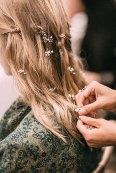 34 beautiful braided wedding hairstyles for the modern bride - TANIA MARAS | bridal headpieces + wedding veils Flowers In Her Hair, בר מצווה, Braided Hairstyles For Wedding, Hair Done, Bridal Beauty, Hair Envy, Marchesa, Messy Hairstyles, Hair Dos