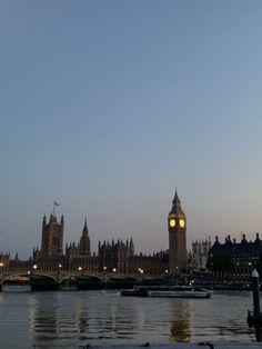 Twilight london autumn skyline aesthetic November London, London Life Aesthetic, London In November, London November, London In December, London Dreams, London Boy