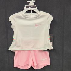 Nwt Bin Sl White Short Sleeve Sets For Spring, White Short Sleeve Spring Sets, White Short Sleeve Sports Sets, Playful White Sets For Spring, White Sports Sets For Summer, Nike White Playtime Sets, Nike White Short Sleeve Sets, Playful White Nike Tops, Sporty White Sets For Spring