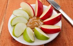 16 Fast And Easy Bedtime Snacks For Diabetics - Thrive With Janie Snacks For Pregnancy, Dolvett Quince, Healthy Office Snacks, Pregnancy Snacks, Office Snacks, Smart Snacks, Apple And Peanut Butter, Tortilla Wraps, On The Go Snacks