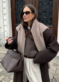 #streetstyle #aesthetic #aestheticoutfit #aestheticstyle #lookoftheday #inspiration #fashion #fashionista #fashioninspiration #fashioninfluencer #fashionideas #autumn #herbst #autumnstyle #y2k #outfits #winteroutfit #winter Street Style Outfit, Street Style, Fashion Outfits