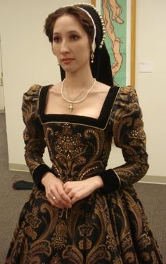 formal wear, women's fashion, headwear, jewelry Elizabethan Fashion, Period Outfit, Medieval Fashion