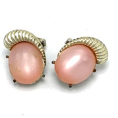 Vintage 1950'-60's Pink Pearly Lucite Goldtone Clip On Earrings Retro Earrings For Vintage Events, Vintage Pink Clip-on Earrings For Formal Occasions, Vintage Formal Earrings, Handmade Oval Vintage Earrings, Retro Oval Earrings For Formal Occasions, Mid-century Clip-on Earrings, Collectible Retro Clip-on Jewelry, Vintage Oval Earrings, Vintage Costume Jewelry