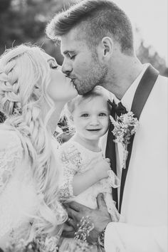 Family Of 3 Wedding Photo, Wedding Picture Ideas With Daughter, Mommy Daughter Wedding Pictures, Bride And Son Wedding Photos, Wedding Pictures With Daughter, Wedding Pics With Kids, Wedding Photo Ideas With Son