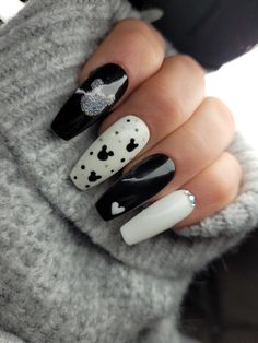 Disney Nails Black, Black Mickey Mouse Nails, Disney Nails Black And White, Black Disney Nails, Black And White Disney Nails, White Disney Nails, Black And White Mickey Nails, Disney Themed Nails