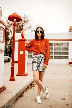 Snake Outfits, Fall Outfits 2018, Snake Print Shoes, Snake Print Pants, Snake Print Boots, Holiday Outfits Women, Animal Print Skirt