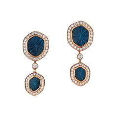 Victor Mayer drop earrings 18k rose gold, Constance collection, translucent light blue vitreous enamel, guilloche, 96 diamonds, total 0.53 ct, G VS, brilliant cut About the creator Victor Mayer Victor Mayer is internationally renowned for elegant timeless designs and unrivalled expertise in historic craftsmanship. Lovers of the extraordinary appreciate the beauty of Victor Mayer's designs, which use extremely rare techniques such as genuine enamel or elaborate engravings. Since 1890, the company has stood for the finest jewellery Hand Made in Germany. It is an open secret that the most renowned brands, such as Fabergé, entrust the company with the production of their most exquisite collections. Reference: V1588/HB/00/00/103 Brand: VICTOR MAYER Collection: Constance Material: 18k rose gold Rose Gold Lights, Moonstone Drop Earrings, Faberge Jewelry, Rose Gold Flower, Vitreous Enamel, Gold Light, Diamond Drops, Enamel Earrings, Modern Earrings