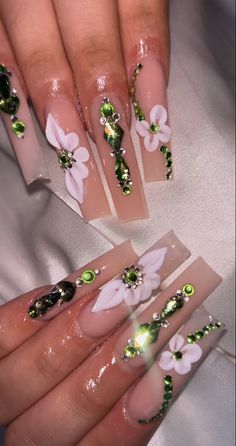 Quinceanera Nails Green, Birthday Nail Set Ideas Virgo, Short Nails Nail Art, Nails Art Simple, Nail Art 2022, Maroon Nail, Design Nails Art, Nail Art Aesthetic, Nail Art Trendy