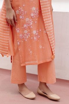 Tangerine kurta with floral print and contrasting thread embroidery. Paired with a pant and dupatta with signature tassels. - Aza Fashions Embroidered Mulmul Palazzo Set With Straight Kurta, Embroidered Mulmul Straight Kurta Set, Mulmul Straight Kurta With Floral Embroidery, Mulmul Straight Kurta With Floral Print, Embroidered Peach Straight Kurta, Kurta Pant Set, Kurta With Pants, Thread Embroidery, Thread Work