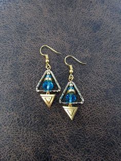 Hammered brass and crystal with French hooks Mid Century Modern Earrings, Hammered Brass, Triangle Earrings, Cowrie Shell, Wooden Earrings, Earrings Blue, Shell Earrings, Modern Earrings, Beautiful Earrings