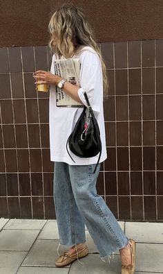 Thesaltyblonde Style, Airy Outfits Casual, Travel Street Style, Sheer T Shirt Outfit, Arizona Fall Fashion, Chic Chill Outfits, Casual Cute Brunch Outfits, Mid September Outfits, Minimalist Fashion Summer Casual