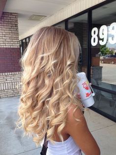 ♡l o v e y o u r s e l f♡ Loose Curls Medium Length Hair Blonde, Blonde Curly Hair, Balayage Blonde, Blonde Curls, Blonde Hair Inspiration, Hair Balayage, Brown Blonde Hair, Long Blonde, Long Blonde Hair