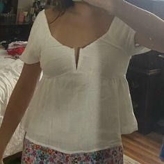 Got It At Tj Maxx! Nwt Size: M Brand: Kirious Los Angeles Cute V-neck Tops For Vacation, Cute V-neck Blouse For The Beach, Cute V-neck Blouse For Beach, White Babydoll Top, White Babydoll, Babydoll Top, Got It, White Tops, Women's Shirt