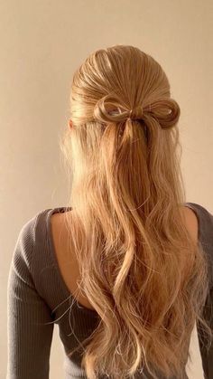 Cute Hair Ideas Half Up Half Down, Blonde Hair Styles Long Length, Hair Dance Ideas, Boarding School Hairstyles, Simple Hoco Hairstyles Straight, Hairstyles For Medium Length Straight Hair Easy, Hair Styles For Blonde Medium Length, School Hairstyles Pictures, School Photos Hair