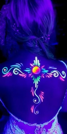 Glow In The Dark Body Painting, Black Light Tattoo Ideas, Uv Photography, Black Light Tattoo