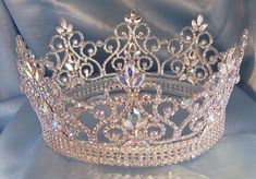 Quince Crowns, Quinceanera Jewelry, Quinceanera Tiaras, Quinceanera Crown, Tiara Accessories, Crown Aesthetic, Beautiful Tiaras, Diamond Crown, Crystal Crown