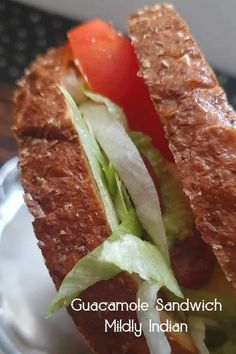 guacamole sandwich Guacamole Sandwich, Healthy Vegetarian Diet, Salad Veggies, Best Lunch Recipes, Chunky Guacamole, Classic Salad