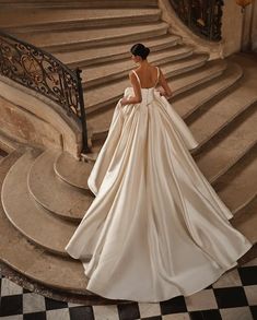 Customzied Exquisite Wedding Dresses Princess Ball Gowns Pearl Customize Bridal Gowns Luxury Vintage Zelda Wedding, Wedding Dresses Princess, Bride Dress Vintage, Classy Wedding Dress, Dresses Princess, Pretty Wedding Dresses, Wedding Gowns Mermaid, Princess Ball Gowns