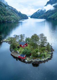 Red Houses, Body Of Water, Island Home, Alam Yang Indah, Agra, Places Around The World, Scandinavia, Amazing Nature, Wonderful Places