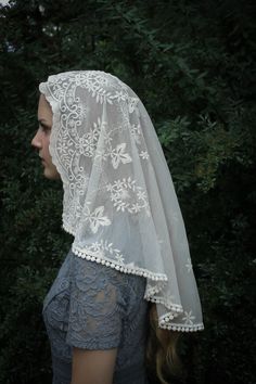 Fitted Vintage Shawl For Wedding, Vintage Fitted Shawl For Wedding, Wedding Pashmina Shawl With Floral Embroidery, Elegant White Embroidered Veil, Elegant Cream Dupatta For Ceremony, Fitted Bohemian Shawl For Wedding, White Lace Shawl For Wedding, White Sheer Dupatta Shawl For Weddings, Elegant White Veil With Floral Embroidery