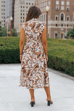 This Floral Midi Dress is our new fall favorite outfit! Looking for a stylish and comfortable dress? Our Brown Floral Zip Up Midi Dress offers both with its cap sleeve, v neckline, and allover floral print design. The zip up front and side pockets add functionality, while the smocked waist provides a flattering fit. Style with strappy heels or cute ankle booties along with some matching accessories to complete the look. Casual Beige V-neck Floral Dress, Casual Leaf Print Dresses For Spring, Spring V-neck Dress With Leaf Print, V-neck Leaf Print Dresses For Spring, Sorority Rush Outfits, Rush Outfits, Gameday Dress, Loungewear Dresses, Casual White Dress