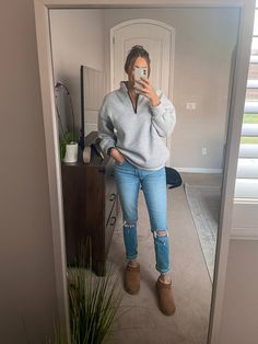 Uggs Jeans Outfit, Ugg Booties Outfit, Jeans And Uggs Outfit, Uggs And Jeans, Half Zip Outfit, Tasman Uggs Outfits, Ugg Tasman Slippers Outfit, Mini Uggs Outfit