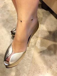 "This dainty yet strong 14k gold small disk anklet is a must! Personalized it! Get it engraved with a loved one's initial or your own! Great accent piece for any outfit! Perfect gift for bridesmaids, birthdays or any other occasion! *14k solid *9\" plus 1\" extender, total length is 10\" Upgrades for FedEx/UPS guaranteed 2-day delivery are available and can be selected prior to checkout without separate invoicing. It is generally not an issue, but the USPS cannot guarantee delivery dates so if y Italian Horn, Graduation Jewelry, Pretty Box, Initial Ring, Personalized Birthday, Photo Jewelry, Accent Pieces, Personalized Jewelry, Bridesmaid Gifts