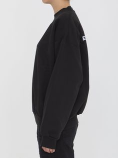 This black cotton jersey sweatshirt features a long-sleeved crewneck design, complete with both the Balenciaga Activewear logo on the front and back. It also has a ribbed collar, cuffs, and hem for a comfortable, regular fit. Size nationality: US Product number: 3304911 Product code: 697869TQVT81083 Composition: 100% cotton Drop Shoulder Sweats With Ribbed Cuffs For Streetwear, Oversized Sweats With Ribbed Collar For Streetwear, Oversized Hoodie With Ribbed Cuffs And Crew Neck, Oversized Crew Neck Hoodie With Ribbed Cuffs, Urban Drop Shoulder Sweatshirt With Ribbed Cuffs, Oversized Sweater With Ribbed Collar For Streetwear, Sporty Drop Shoulder Sweatshirt With Ribbed Cuffs, Oversized Sweatshirt With Ribbed Waistband And Crew Neck, Oversized Black Sweater With Ribbed Collar