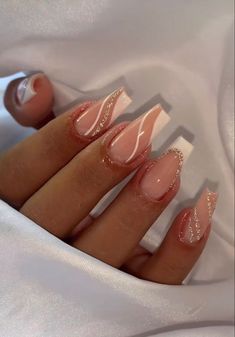 Ballerina Gel Nails Ideas, Graduation Nail Designs College, Girly Acrylic Nails Designs, Gala Nail Ideas, Nails For Grad, Nail Ideas For Graduation, White Graduation Nails, Acyrilics Nails, White Prom Nails