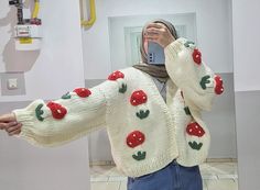 100% Hand knitted Chunky Knit Mushroom Cardigan - Cropped Sweater Jacket , Flower Oversized Cardi ･Oversized XS-S: Length: 54 cm Neck to wrist: 66-70 cm Shoulder To Shoulder: 58 cm Oversized M-L: Length: 55 cm Neck to wrist: 74 cm Shoulder To Shoulder: 66 cm Oversized XL-XXL: Length: 56 cm Neck to wrist: 75 cm Shoulder To Shoulder: 70 cm ..There may be 2-3 cm difference according to manual measurement  (Model Size: M-L Height: 172 cm Weight: 58 kg) ･Packaging･ All of orders sends with carefully prepared gift wrapped package, ready for gift-giving ･Shipping･ All our products are handmade so we need 3~7 days production time. After the product prepared we ship it within 1~2 business day ✉︎Feel free to send me message for any questions. ･Send message for wholesale order We will set up discount Knit Mushroom, Mushroom Cardigan, Crochet Sweater Design, Crochet Baby Blanket Free Pattern, Crochet Case, Cardigan Crop, Style Cardigan, Oversized Jacket, Cute Sweaters