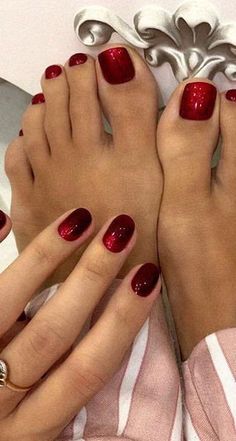 https://www.pinterest.com/pin/824721750501058499/ Winter Pedicure, Red Pedicure, Fall Pedicure, Pedicure Nail Designs