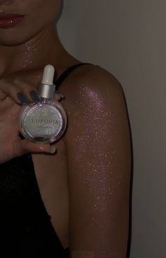 Introducing Shimmer - your new best friend for makeup and body care. This waterproof shimmer in a pink shade gives your skin a radiant and glowing finish, ensuring long-lasting wear and flawless coverage all day. Perfect for creating a luminous makeup look and enhancing the natural beauty of your skin. Makeup Highlighter Aesthetic, Body Glitter Aesthetic, Body Shimmer Glowing Skin, Shimmer Aesthetic, Cinderella Ball, Body Highlighter, Luminous Makeup, Ball Costume, Body Shimmer