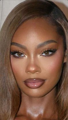 Smokey Eye Tan Skin, Bronzed Makeup Look Sun Kissed Black Women, Black And Gold Eye Makeup Dark Skin, Brown Gold Eyeshadow Looks, Bronzy Eye Makeup Wedding, Wedding Bridesmaid Hair Black Women, Gold Bronze Makeup Look, Sultry Bronze Makeup, Summer Makeup Looks Black Women