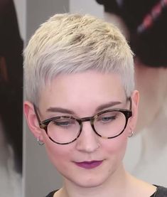 Super Short Haircuts For Women, Super Short Haircuts, Geometric Hair Clip, Short Hair Pixie Cuts, Short Haircuts For Women, Short Grey Hair