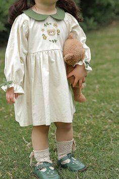 Comfortable Dresses, Minimalist Clothes, Baby Mode, Celebrity Casual Outfits, Kids Dress Wear, Minimalist Baby, Dress Beige, Frocks For Girls