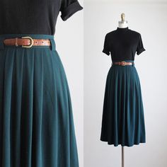 Green Midi Skirt, Rib Knit Top, X Reader, Umbrella Academy, Mode Vintage, Mode Inspiration, Outfits Casuales, Modest Outfits, Skirt Outfits