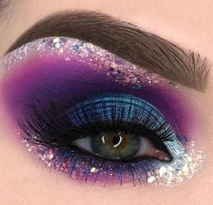 Eye makeup 😍 Festival Makeup Rhinestones, Rave Halloween, Festival Makeup Tutorial, Purple Makeup Looks, Festival Makeup Rave, Festival Makeup Glitter, Creepy Halloween Makeup, Cute Halloween Makeup, Cool Halloween Makeup