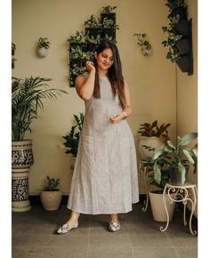 Linen Frocks For Women, Feeding Dress Pattern, Saree Frocks, Cotton Dress Summer Casual, Simple Cotton Dress, Feeding Dresses, Frocks And Gowns